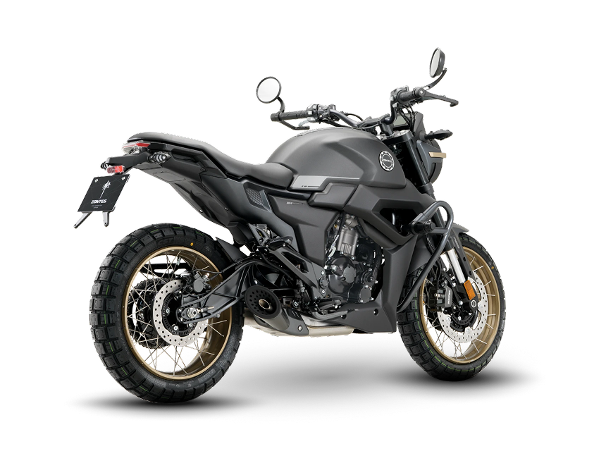 Zontes motos en Argentina - Moto Zontes 200G gris con ángulo posterior y diseño de inspiración scrambler. Zontes motos en Argentina - Zontes 200G gris oscuro vista trasera en ángulo con llantas de rayos doradas y estructura compacta.