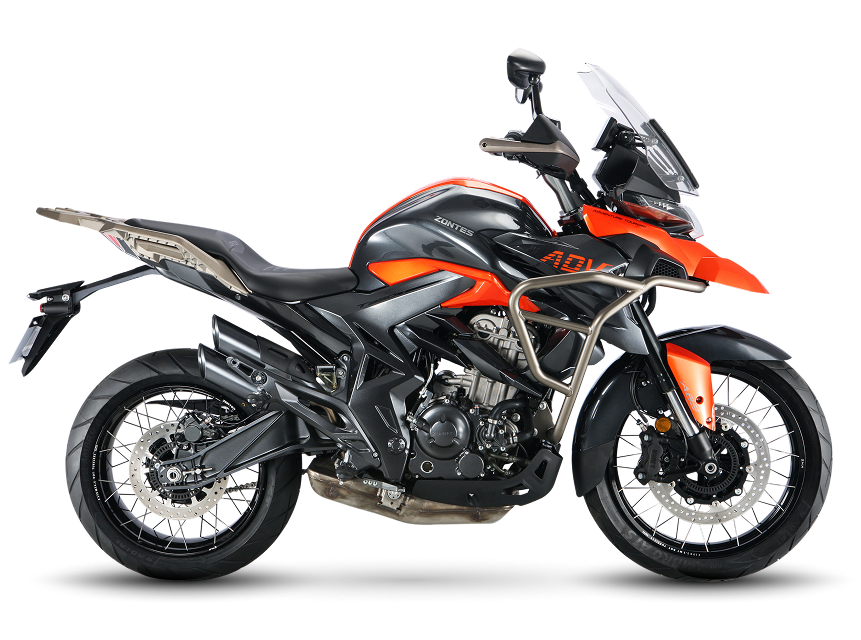 Zontes motos en Argentina - Zontes 350T naranja vista lateral derecha Zontes motos en Argentina - 350T naranja y negra, vista lateral derecha, con parabrisas alto, defensas laterales y escape elevado.