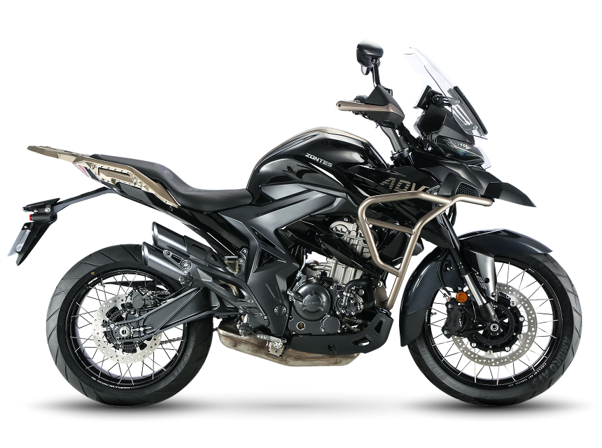 Zontes motos en Argentina - Zontes 350T negra vista lateral derecha Zontes motos en Argentina - 350T negra, vista lateral derecha, con parabrisas alto, defensas laterales y llantas de rayos.