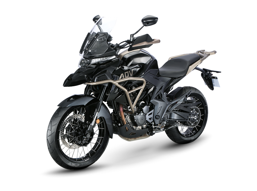 Zontes motos en Argentina - Zontes 350T negra vista frontal izquierda Zontes motos en Argentina - 350T negra en vista frontal izquierda, con parabrisas alto, faro delantero y defensas laterales.
