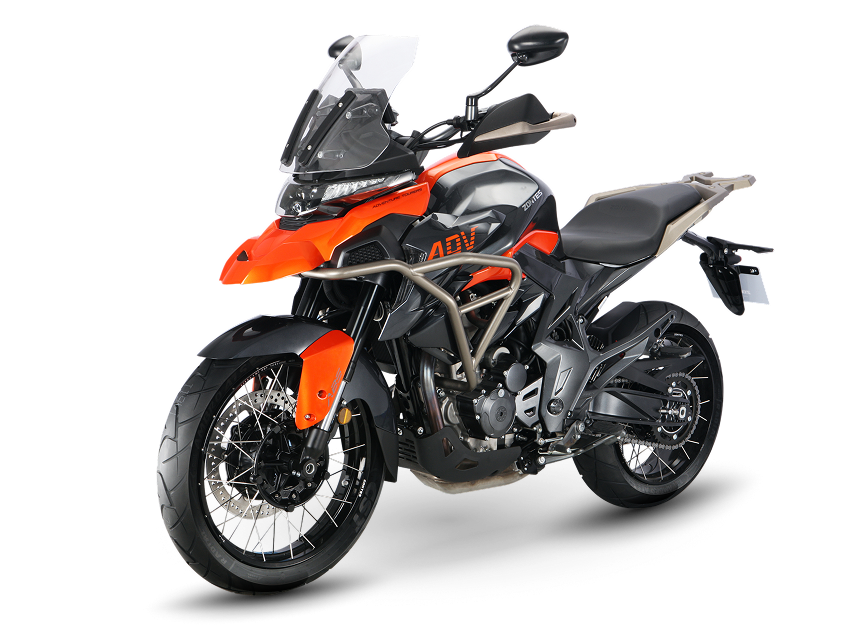 Zontes motos en Argentina - Zontes 350T naranja vista frontal izquierda Zontes motos en Argentina - 350T naranja y negra en vista frontal izquierda, con parabrisas alto, carenado frontal y defensas laterales.