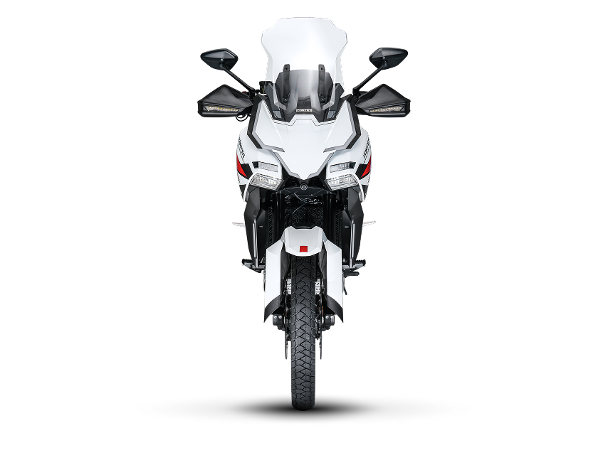 Zontes motos en Argentina - Moto Zontes 703F blanca y roja con ópticas delanteras y presencia adventure. Zontes motos en Argentina - Zontes 703F blanca con detalles rojos, ruedas de rayos y frente anguloso con parabrisas alto.