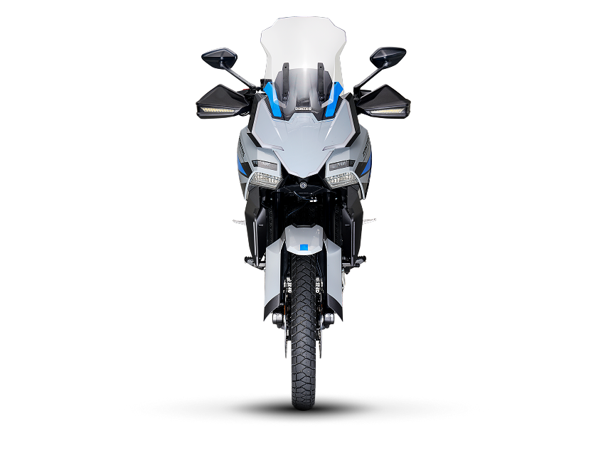 Zontes motos en Argentina - Moto Zontes 703F frontal con diseño simétrico y detalles azules en la parte superior. Zontes motos en Argentina - Zontes 703F de frente con parabrisas alto, espejos laterales, handguards y ópticas delanteras.