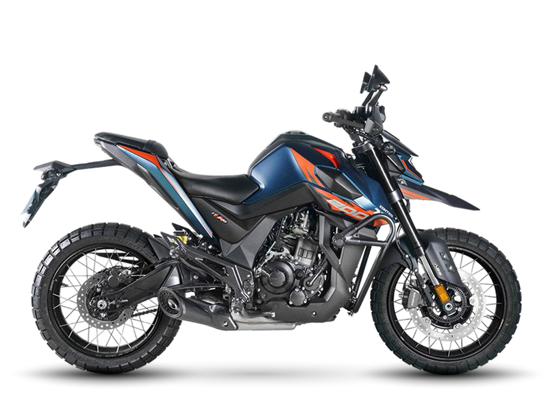 Zontes motos en Argentina - Moto Zontes 200U azul con frente anguloso, detalles naranjas y diseño de estilo supermoto. Zontes motos en Argentina - Zontes 200U azul y negra con detalles naranjas, ruedas de rayos y vista en ángulo sobre fondo negro.