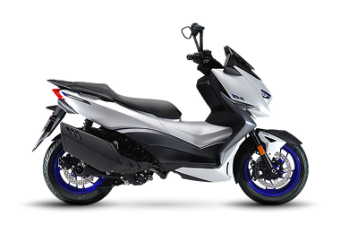 Zontes motos en Argentina - Scooter Zontes 368M blanco con llantas azules, perfil lateral completo y parte baja en negro.