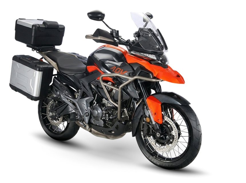 Zontes motos Argentina - Zontes T350 naranja con equipamiento adventure Zontes motos Argentina - moto Zontes T350 naranja con baúles de aluminio y carenado frontal alto