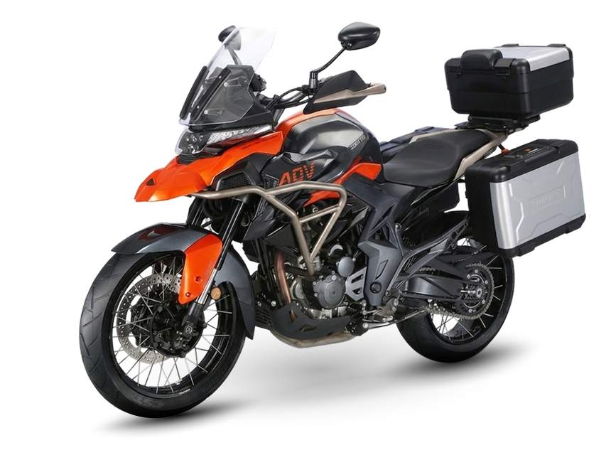 Zontes motos Argentina - Zontes T350 naranja con frente aventurero Zontes motos Argentina - moto Zontes T350 naranja vista desde el frente con baúles laterales y parabrisas alto