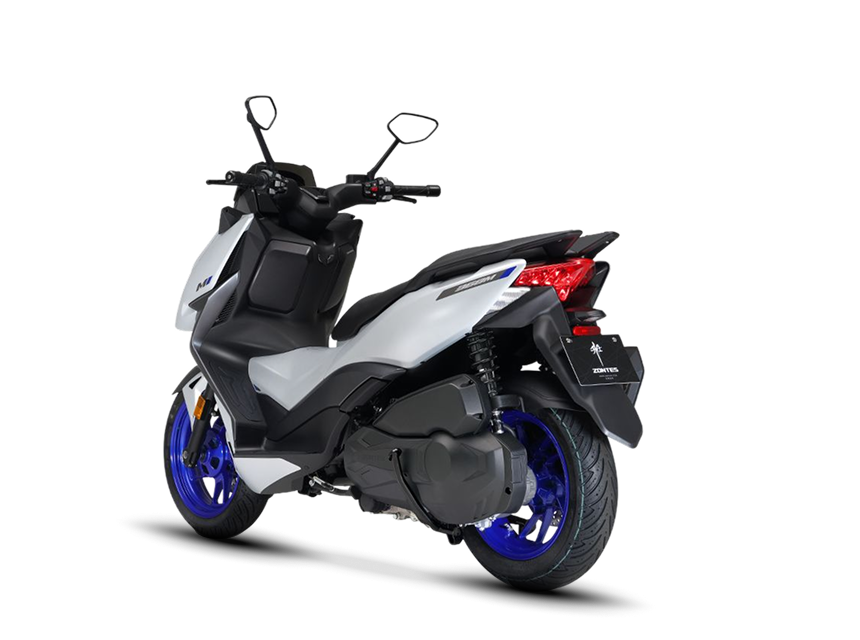 Zontes motos en Argentina - Scooter 368M mostrando su zona posterior con suspension lateral, escape y cola de lineas firmes. Zontes motos en Argentina - Zontes 368M con parte trasera lateral visible, luz roja encendida y llanta posterior azul.