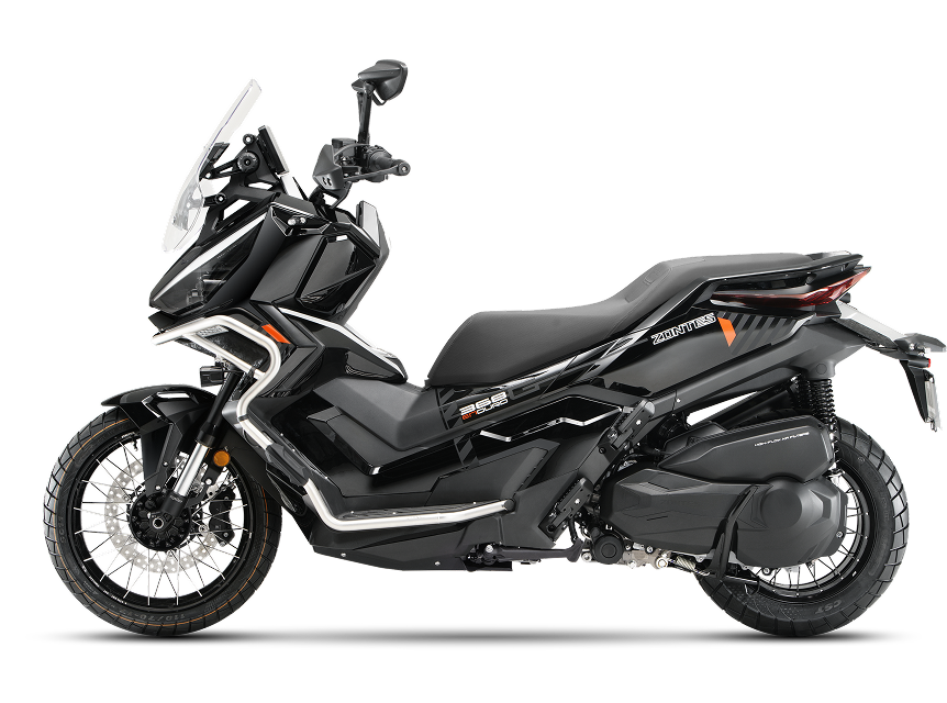 Zontes motos Argentina - Vista lateral izquierda de la 368G ETC negra Zontes motos Argentina - 368G ETC negra de perfil con transmisión cubierta y rueda delantera de rayos