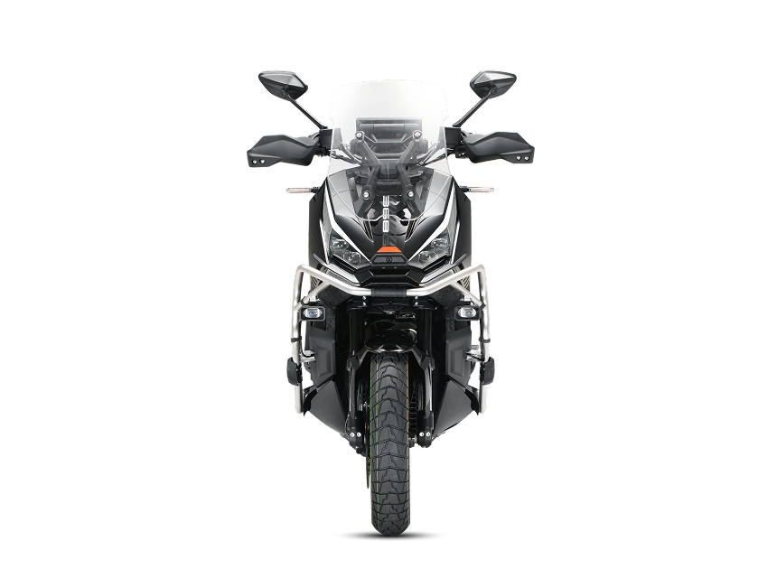 Zontes motos Argentina - Diseño frontal de la 368G ETC en color negro Zontes motos Argentina - Frente de la 368G ETC negra con parabrisas, espejos y defensas laterales